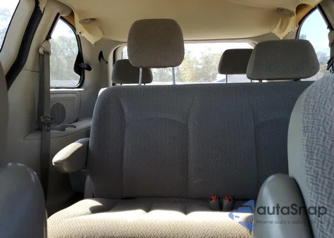 2006 Chrysler Town & Country from USA, damaged, VIN 1A4GP45R16B739832